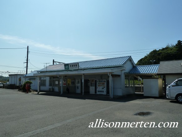 tokyo-wan-kannon-tran-station
