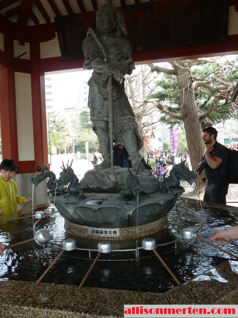 sensoji-cleansing-fountain