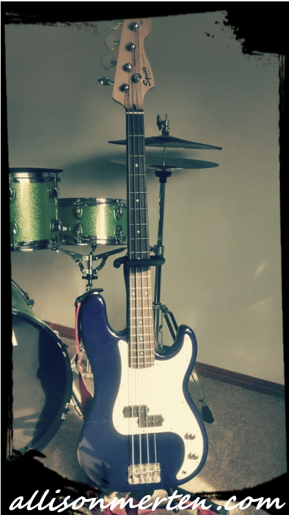 squire-p-bass-fender-allison-merten